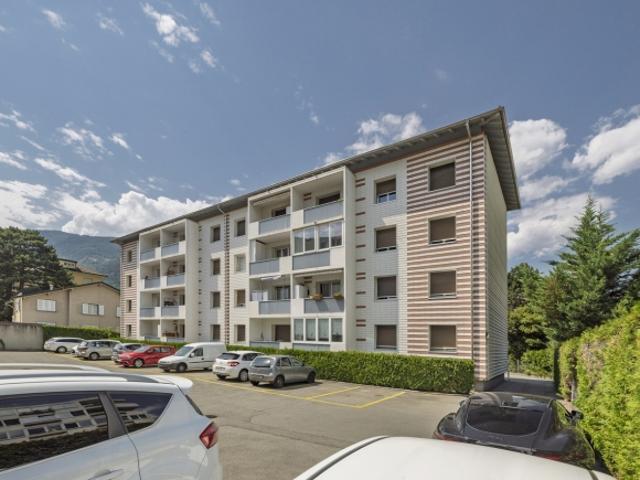 AUSGEZEICHNETES PREIS VERHÄLTNIS FÜR DIESE 4,5 ZIMMER WOHNUNG IN DER NÄHE DES BAHNHOFS