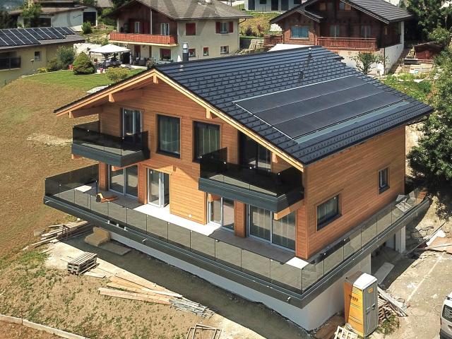 Ausnahmechalet, das Modernität und ökologische Effizienz vereint