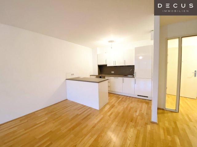 / AUSSENFLÄCHE / U BAHN NÄHE / ZWEI ZIMMER / VERFÜGBAR AB SOFORT / GUTE AUFTEILUNG