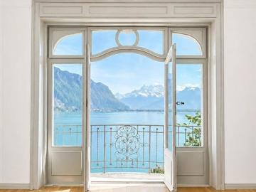 Exceptional, a life with feet in the water in the heart of Montreux
