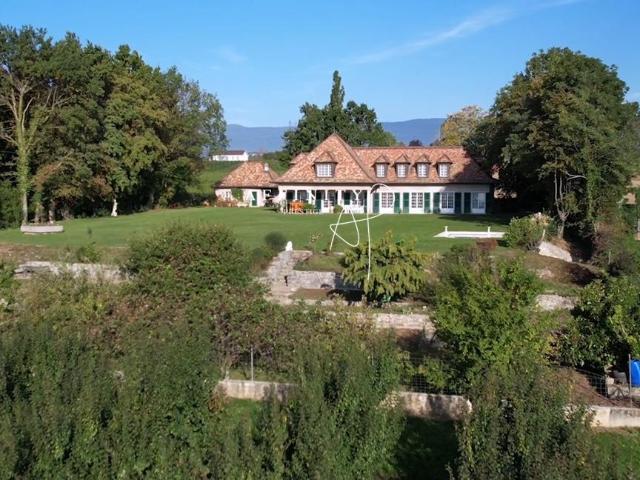 Außergewöhnlich und selten – Charmante Residenz mit Panoramablick auf See und Berge