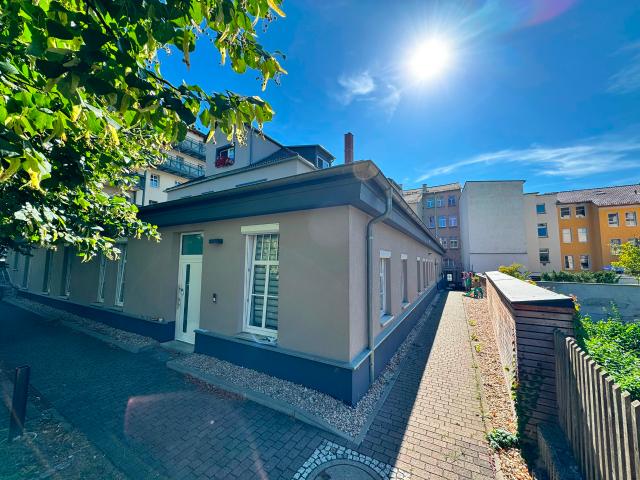 Außergewöhnlich wohnen! Großzügige 4 Raum Wohnung mit Wohnküche, Komfortbad und Stellplatz in Gera