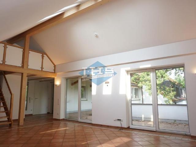 Außergewöhnlich Wohnen! Sonnige 2,5 Zi WHG mit großer Dachterrasse in Trudering