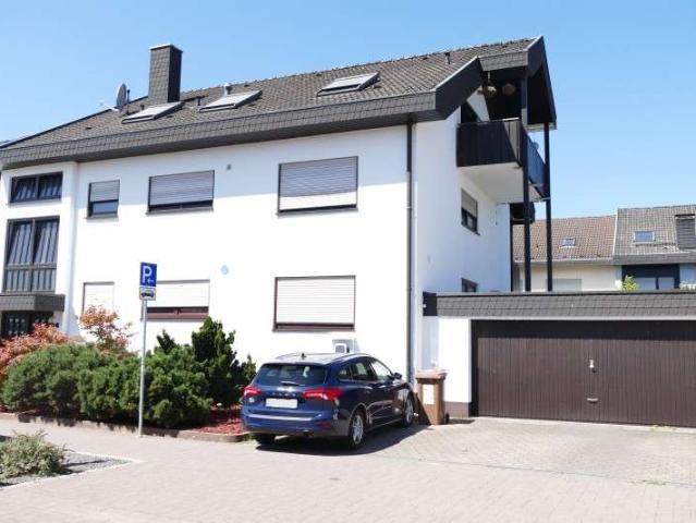 Außergewöhnlich: 143m² große EG Wohnung mit komplett eigenem Grundstück