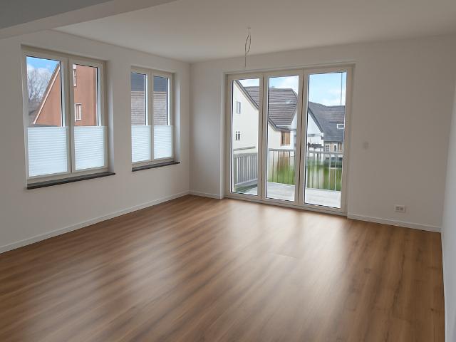 Außergewöhnliche 4 Zi. Whg. über zwei Etagen mit Terrasse, gr. Gartenanteil und 2 Stellplätzen