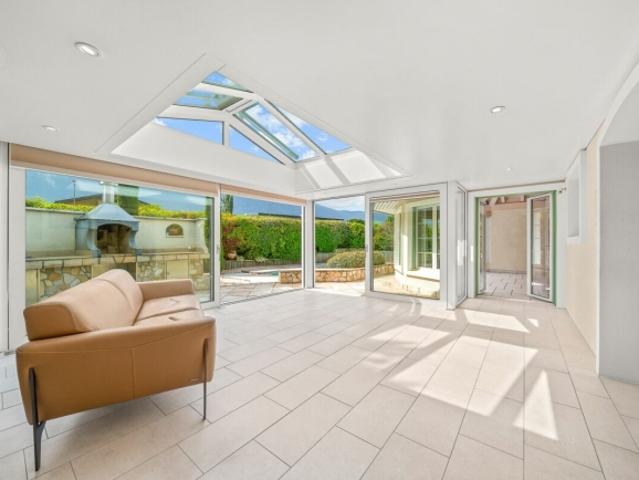 Außergewöhnliche 5,5 Zimmer Villa mit Swimmingpool