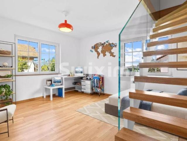 Aussergewöhnliche 6.5 Zimmer Villa! Geräumige Volumen und Garten, wohnen Sie