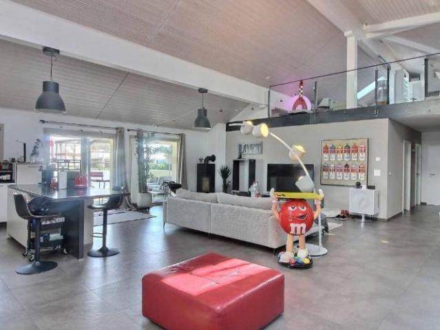 Außergewöhnliche 6,5 Zimmer Wohnung Loft Stil – Großzügige Räume und hochwertige Materialien