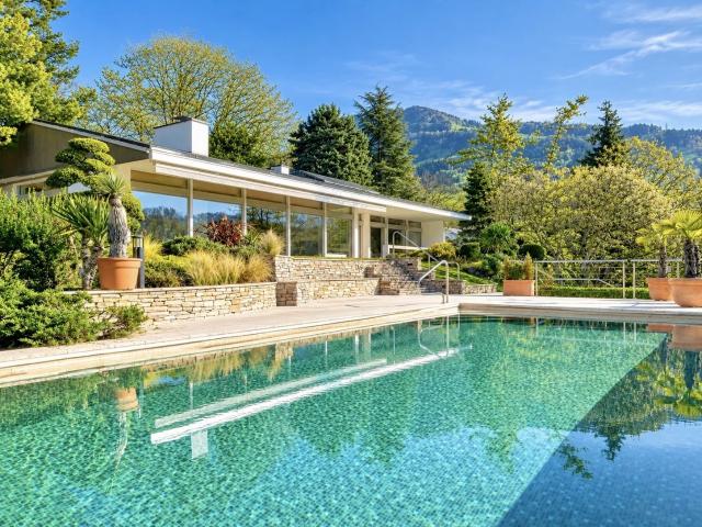 Außergewöhnliche 7.5 Zimmer Immobilie mit Pool