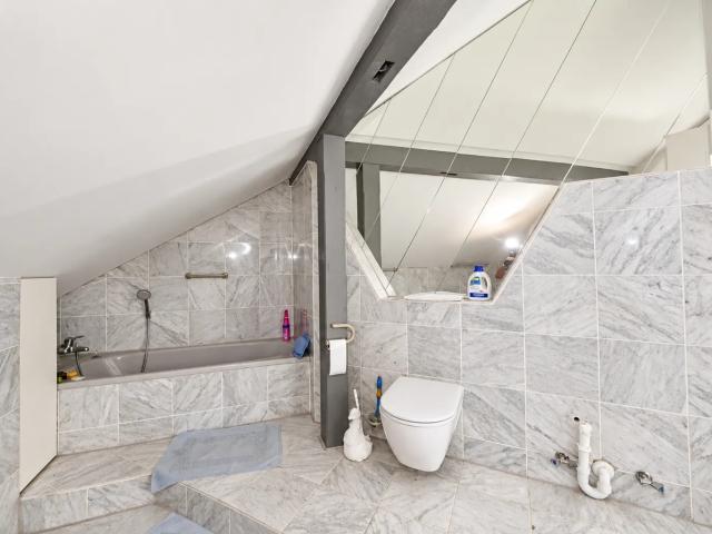 Außergewöhnliche 2 Zimmer Wohnung mit schöner Loggia! Berg Zentral