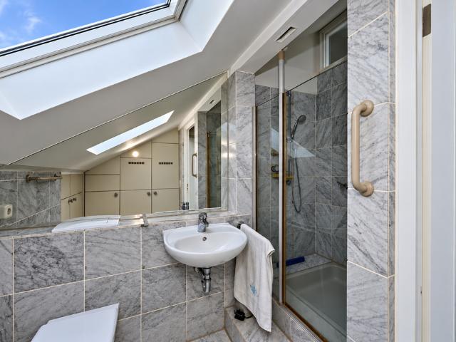 Außergewöhnliche 2 Zimmer Wohnung mit schöner Loggia! Berg Zentral
