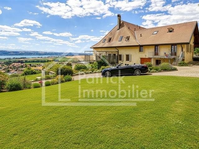Außergewöhnliche Triplex Residenz mit Panoramablick auf den Neuenburge