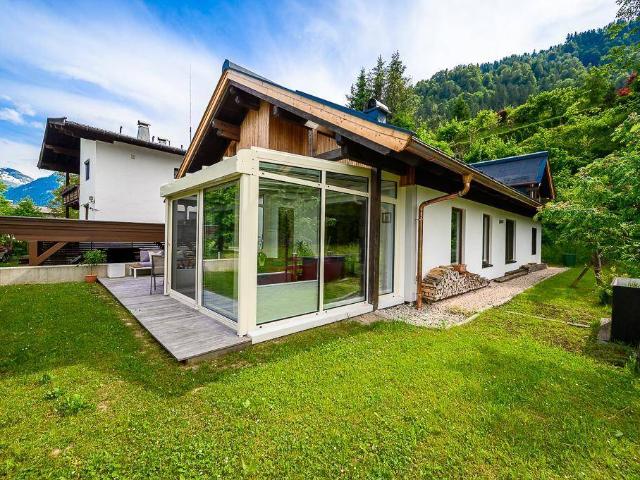 außergewöhnliche und seltene Gelegenheit: Top gepflegtes, Einfamilienhaus in absoluter Ruhelage, direkt gegenüber dem Golfclub Eichenheim