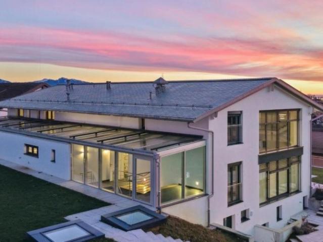 Aussergewöhnliche Villa 8.5 Zimmer, See und Alpensicht, 9 Plätze im U