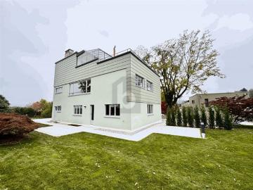 AUSSERGEWÖHNLICHE VILLA, INSPIRIERT VOM STIL VON LE CORBUSIER
