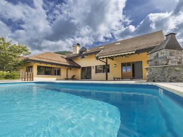 Außergewöhnliche Villa mit 9,5 Zimmern – See und Bergblick an der Riviera