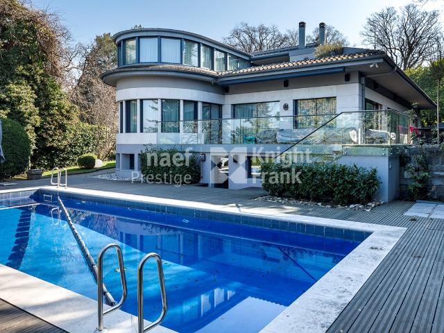 Außergewöhnliche Villa mit Seeblick