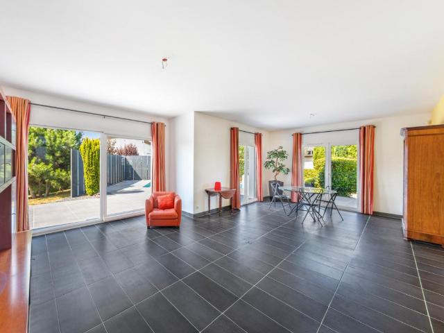 Außergewöhnliche Villa mit Pool am Stadtrand von Basel, Frankreich