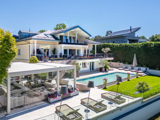 Außergewöhnliche Villa mit Panoramablick auf den See