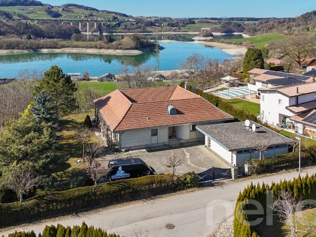 Außergewöhnliche Villa mit Panoramablick auf den See