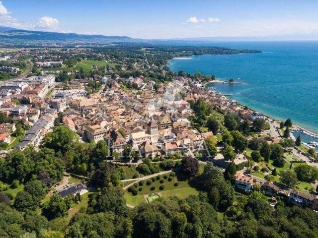 Außergewöhnliche Villa mit Panoramablick auf den See und die Alpen