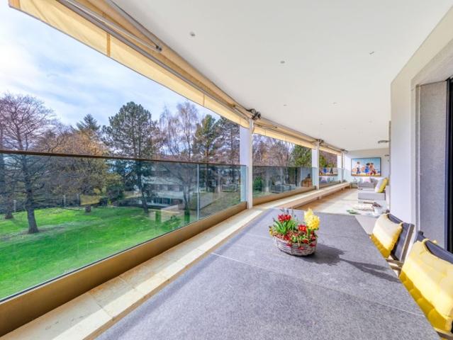 Außergewöhnliche Wohnung in grüner Lage am Rand des Golf de Lausanne