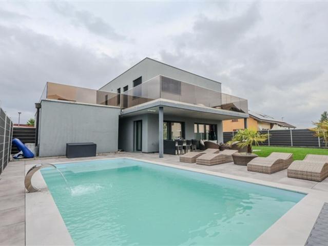 Außergewöhnliche zeitgenössische Villa 41/2 Zimmer, beheizter Pool und Panoramaterrasse