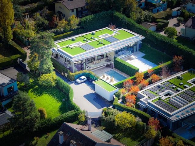 Außergewöhnliche zeitgenössische Villa Privater Zugang zum See