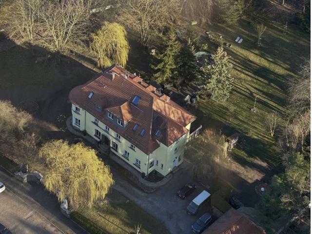 Außergewöhnliche Altbauwohnung in villenähnlichem Dreifamilienhaus