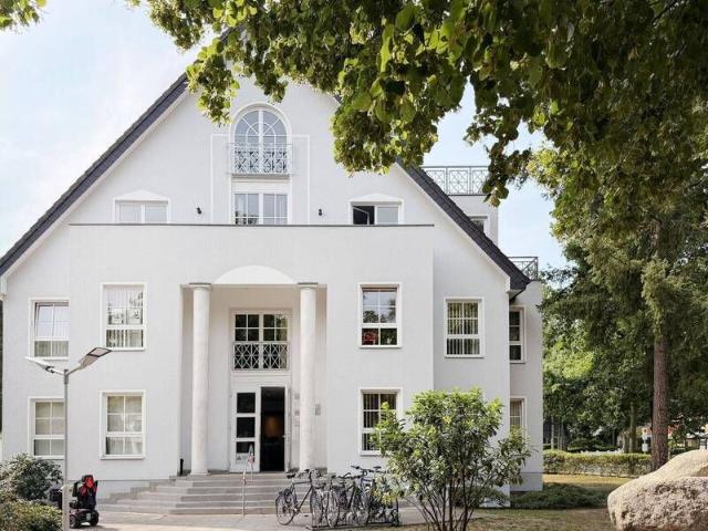 Außergewöhnliche Dachgeschosswohnung mit Wellnessbereich und Kamin