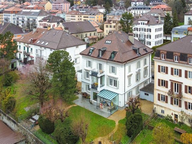 Außergewöhnliche Gelegenheit – Vollständig renoviertes Penthouse – Stadtzentrum