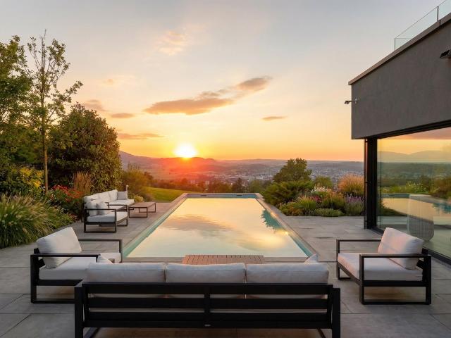 AUSSERGEWÖHNLICHE GELEGENHEIT LUXUSVILLA MIT POOL UND PANORAMABLICK
