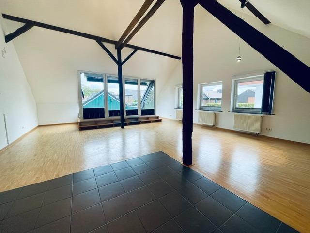 Außergewöhnliche & großzügige 3 Zi. Whg. EBK schöne Dachterrasse Stellplatz in 33330 Gütersloh