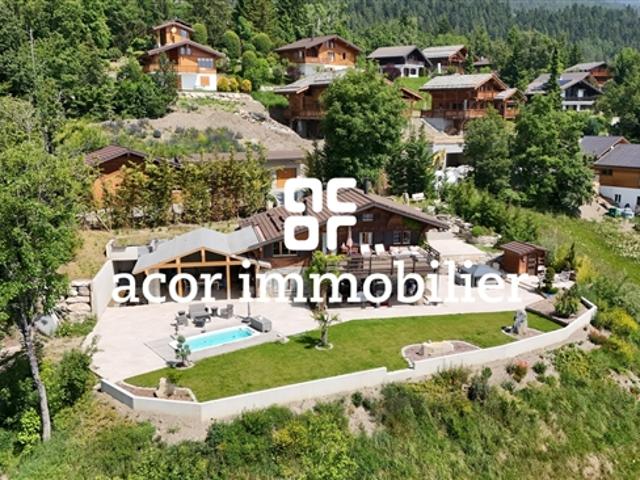 Außergewöhnliche Immobilie Chalet mit angrenzendem Grundstück & Pote