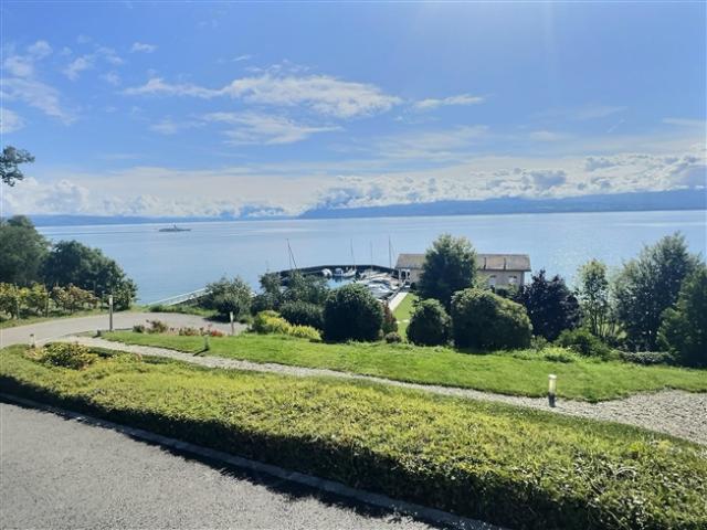 AUSSERGEWÖHNLICHE IMMOBILIE Große Wohnung in Lebensrentenversicherung ohne Rente bewohnt. Seeblick und privater Hafen
