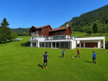 AUSSERGEWÖHNLICHE IMMOBILIE MIT PRIVATEM WELLNESSBEREICH UND PANORAMABLICK AUF DIE VORALPEN