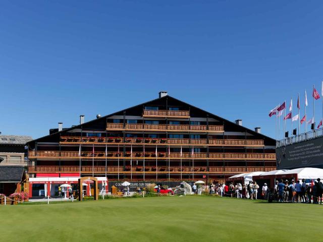 Außergewöhnliche Lage – 4,5 Zimmer mit atemberaubendem Blick auf den Golfplatz und unabhängiges Studio
