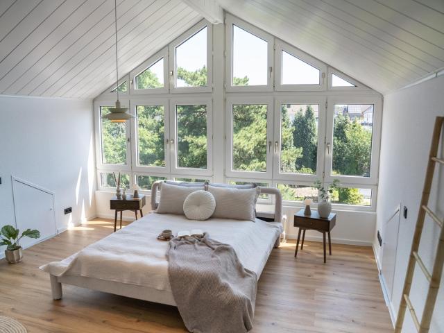 Außergewöhnliche Loft Dachgeschosswohnung | Erstbezug nach Sanierung | 76 m² | 5 m Deckenhöhe