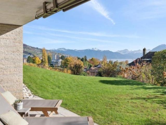 Außergewöhnliche Maisonette Wohnung mit eigenem Garten und Seeblick