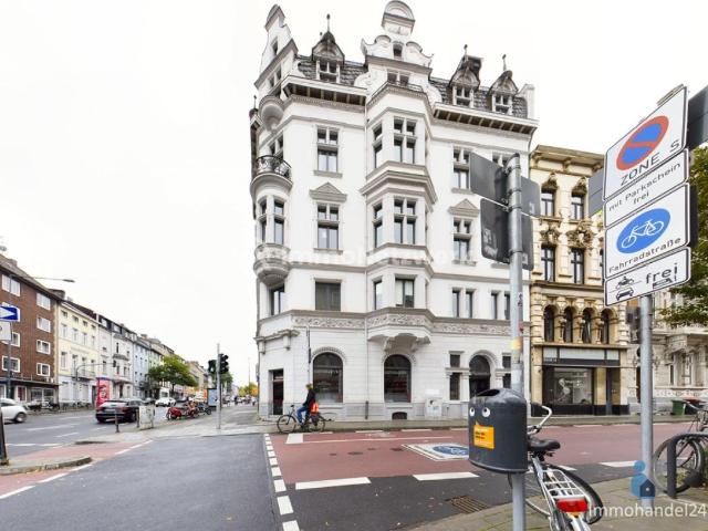 Außergewöhnliche, mietfreie, 4 Zimmer ETW im historischen denkmalgeschützten Gebäude & toller Lage
