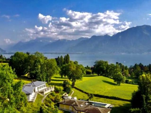 Außergewöhnliche moderne Villa mit Panoramaaussicht