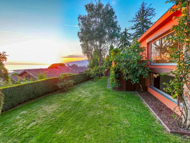 Außergewöhnliche Residenz mit angelegtem Garten und Panoramablick auf den Genfersee