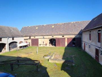 Außergewöhnlicher 4 Seiten Hof mit historischem Charakter und vielseitigem Entwicklungspotenzial in Whyra