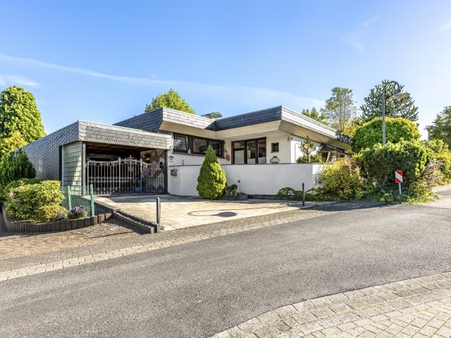 Außergewöhnlicher Bungalow auf über 2.000 m² Grundstück in Sackgassenlage