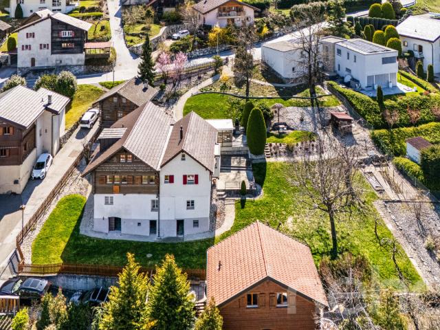 Außergewöhnlicher Immobilienkomplex Architektenhaus + Raccard + Räumlichkeiten