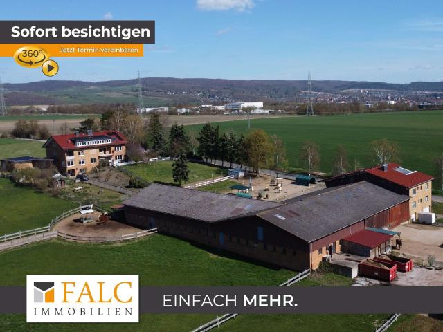 Außergewöhnlicher Pferdehof mit Reithalle, Galoppstrecke, Offenställen und üppige Weidefläche