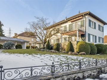 Aussergewöhnliches Anwesen mit Villa und diversen Nebengebäuden