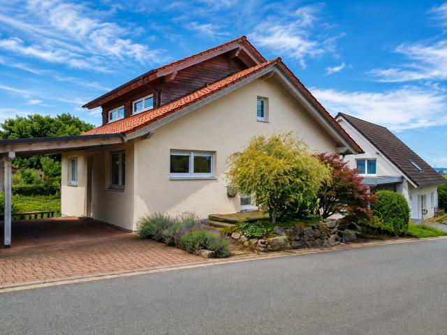 Außergewöhnliches Architektenhaus m. hochwertiger Ausstattung, Wohnkeller u. traumhaftem Südgarten