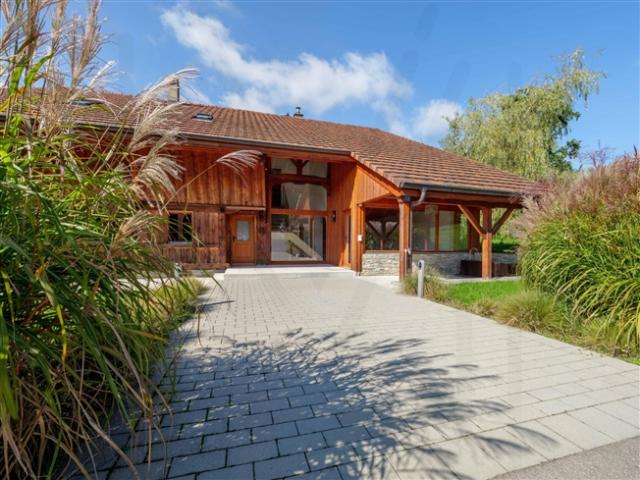 Außergewöhnliches Bauernhaus mit Charakter, komplett renoviert im Herzen der Freiburger Landschaft