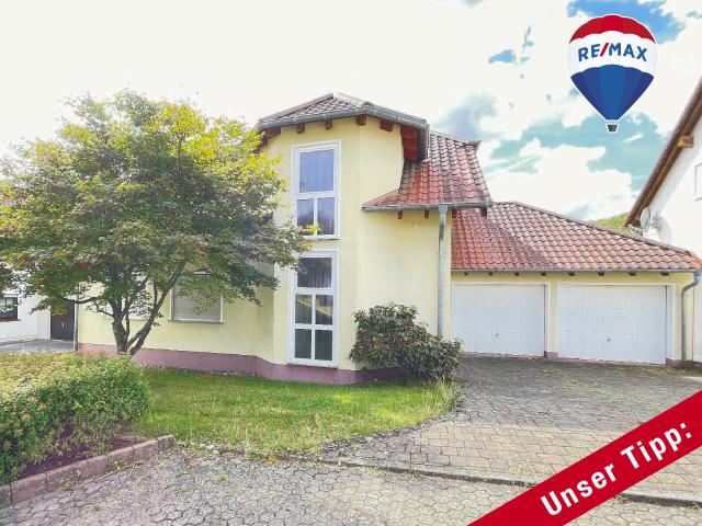 Außergewöhnliches Einfamilienhaus mit 1.009 m² Grundstück, Sonneterrasse, Doppelgarage in Namborn !